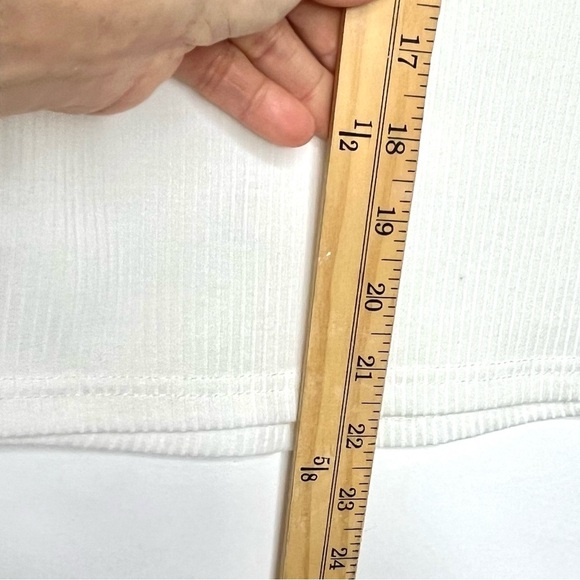 New Trendmates White Top with Embroidered Red Flowers - Mexican Style Large - Picture 5 of 6